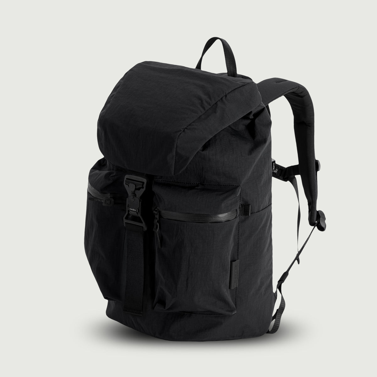 GARRETT / 21L Backpack  Crinkle Nylon