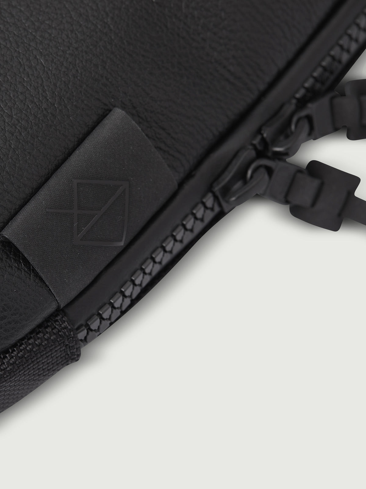 【予約販売/数量限定】4WAY VERTICAL SLING / LEATHER JAPAN LIMITED EDITION